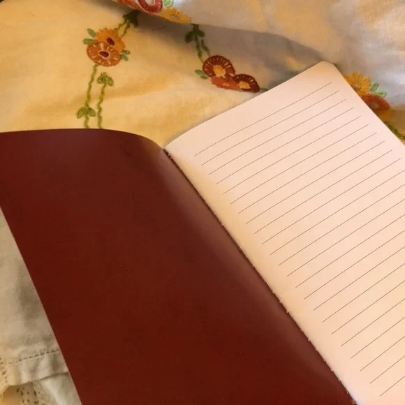 Small lined notebook - Picture 3 of 3